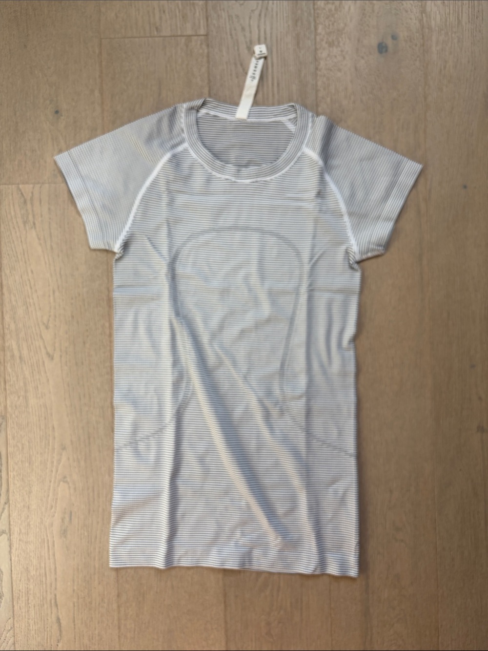 EUC swiftly tech short sleeve tempo stripe white/black size 4 lululemon